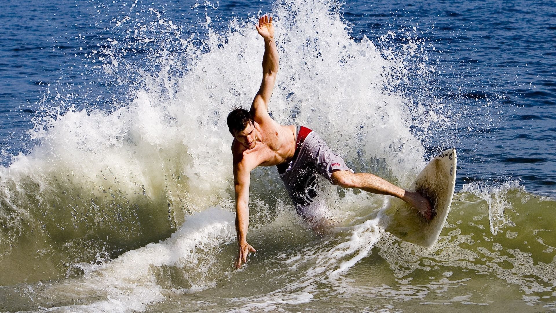 北欧风暴与红色闪电，当布雷默在巴林挪威一波带走秘鲁