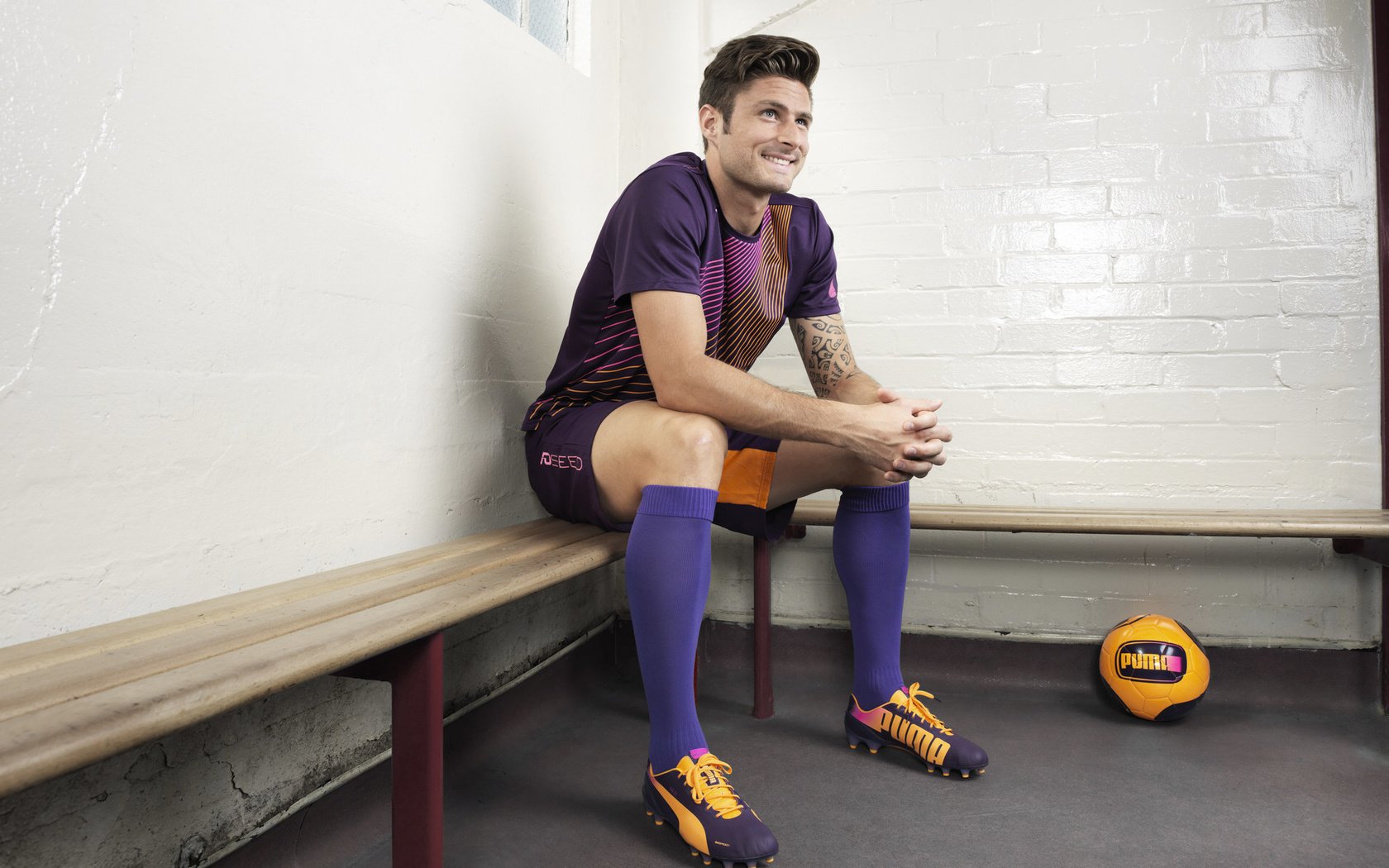 新疆队粉碎广厦队，布克成为关键先生